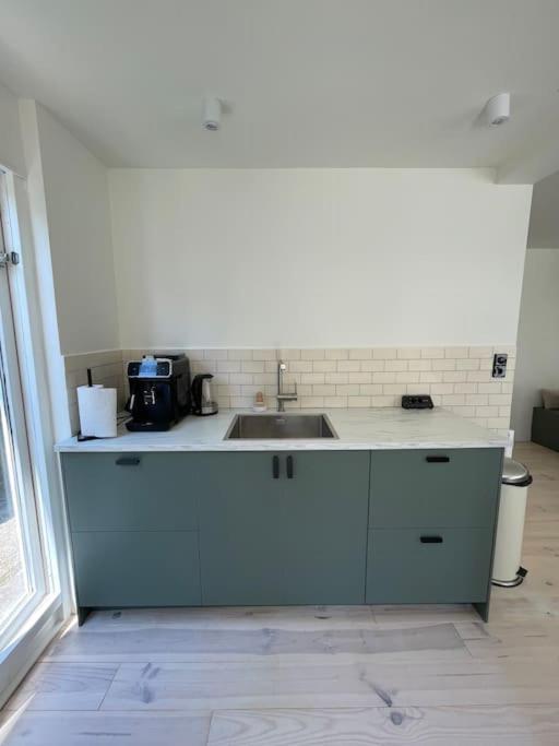 Modern Beach House For 12 Pers! With Jacuzzi ユリアーナドルプ エクステリア 写真