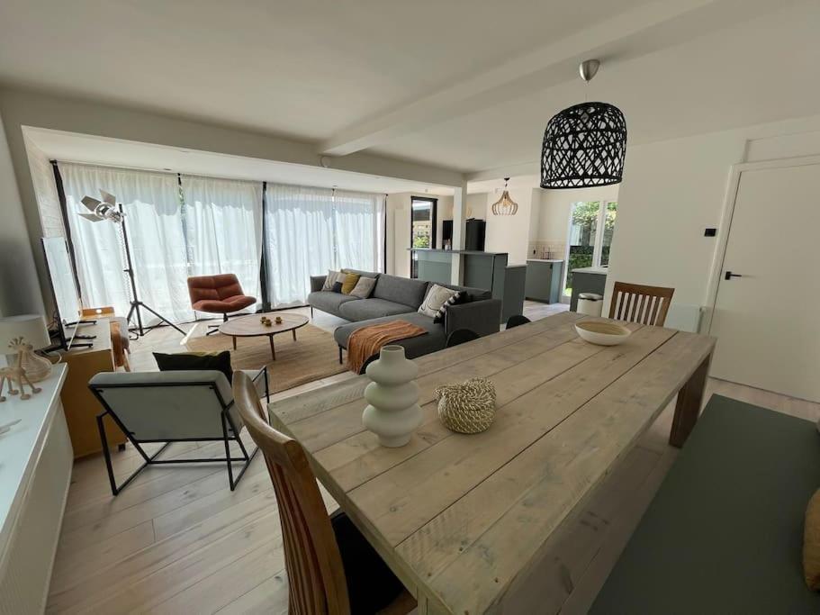 Modern Beach House For 12 Pers! With Jacuzzi ユリアーナドルプ エクステリア 写真