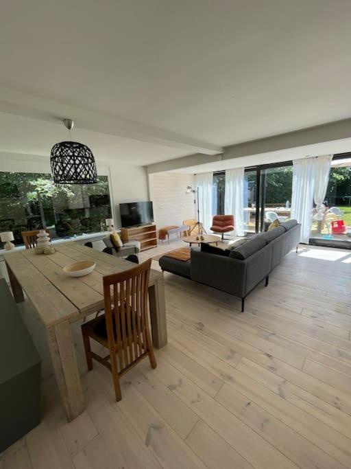 Modern Beach House For 12 Pers! With Jacuzzi ユリアーナドルプ エクステリア 写真